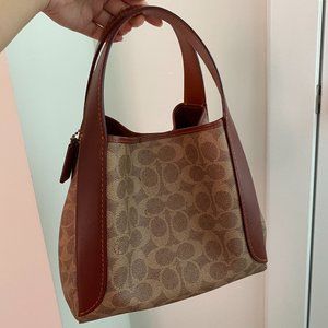 Coach Hadley Hobo 21 In Signature Canvas Tan